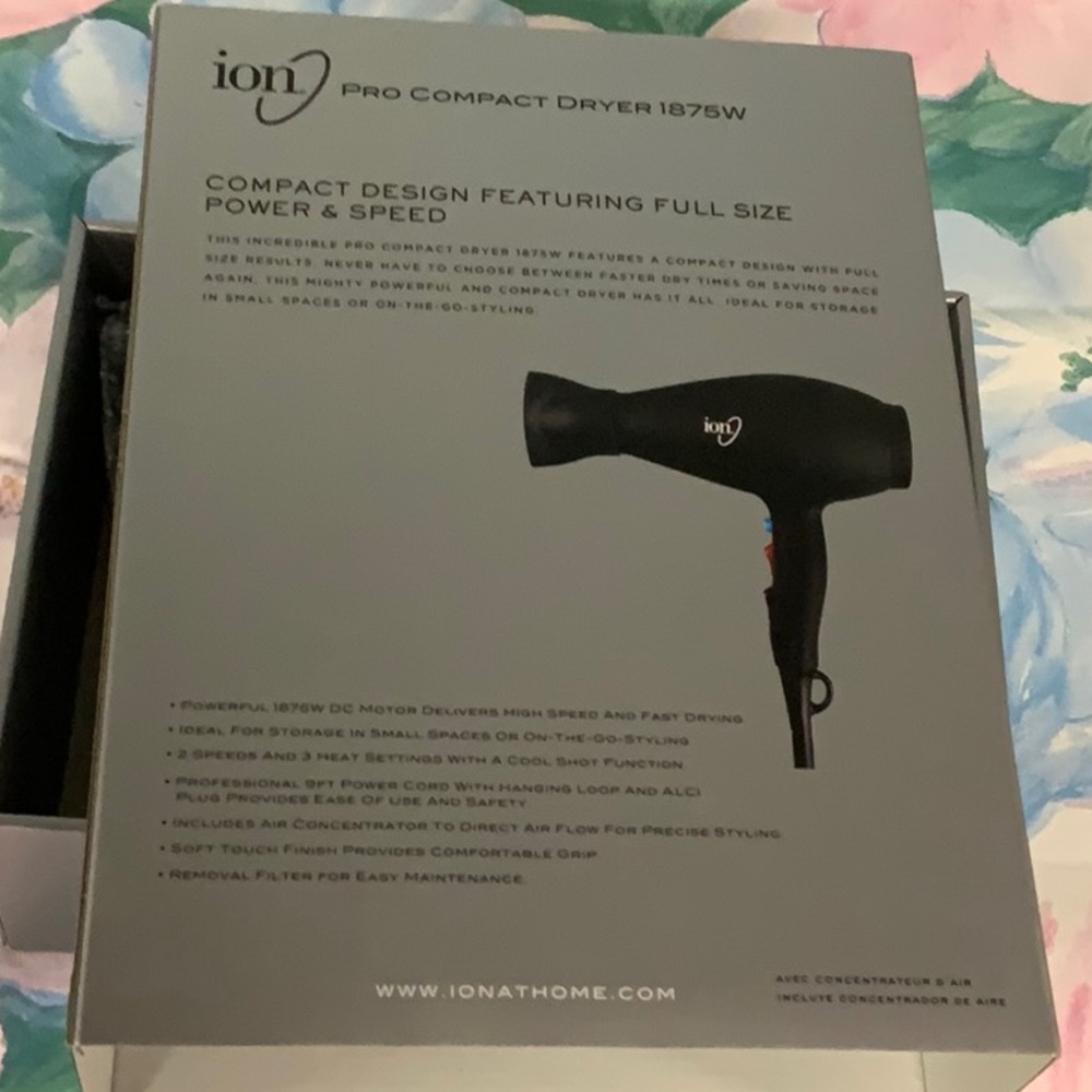 NEW IN THE BOX ION PRO COMPACT DRYER
1875 WATTS - Picture 3 of 4